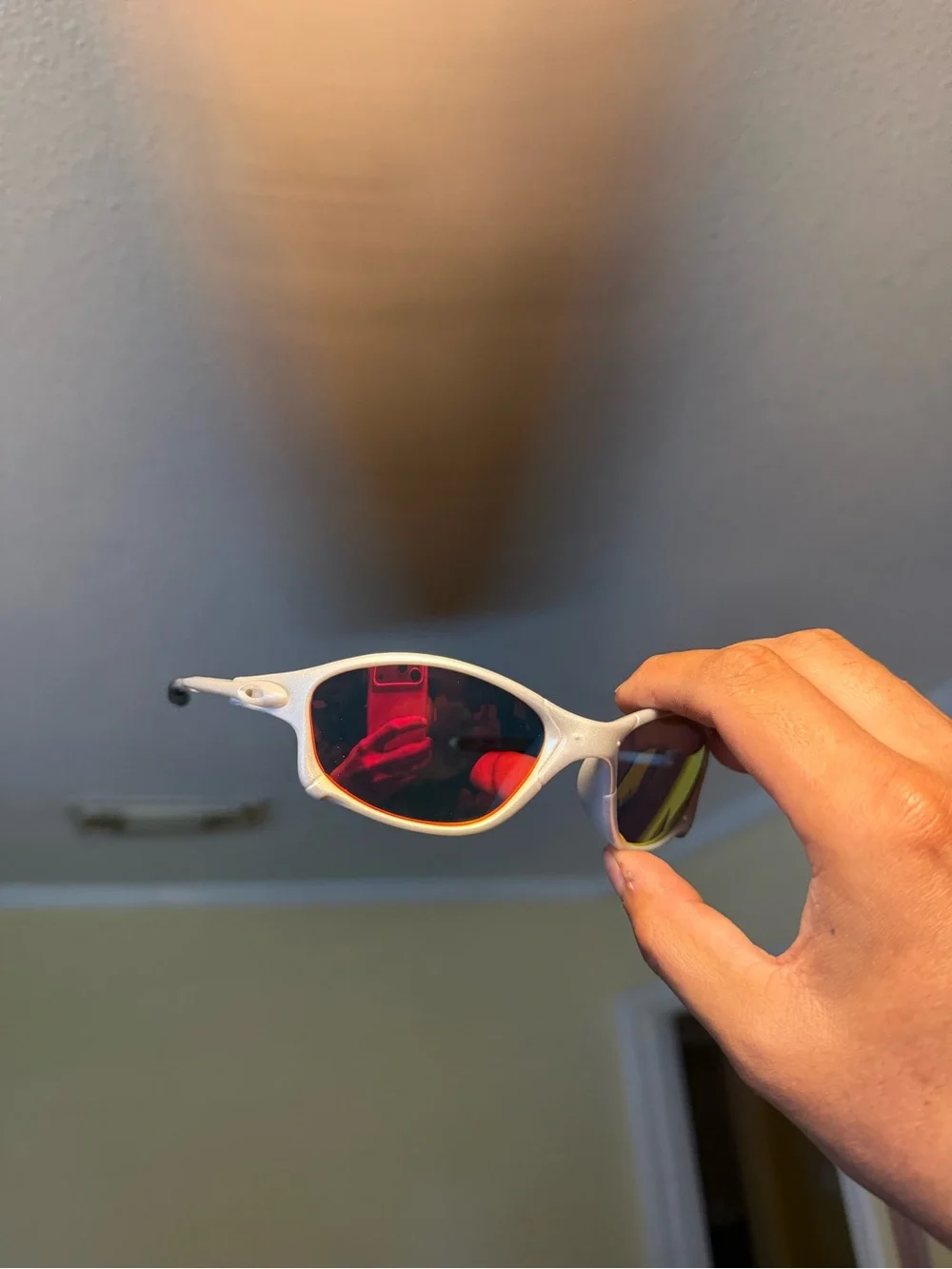 White Sport Sunglasses with Red Mirrored Lenses Oakleys